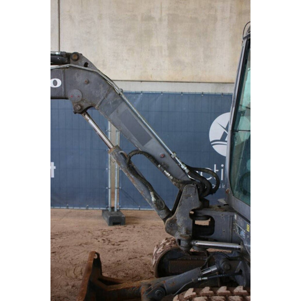 2013 فولفو EC27C-43518592