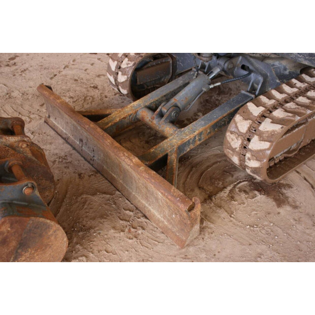 2013 فولفو EC27C-43518597