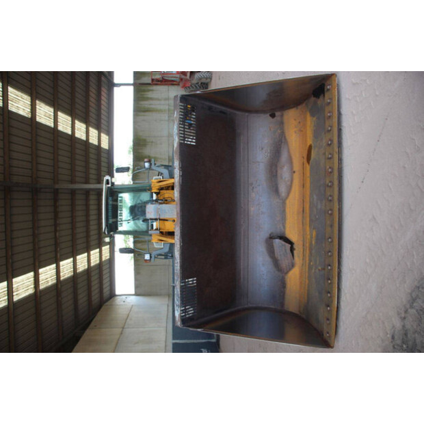 2004 ليبهير L564-43518927