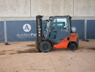 Image de CHARIOTS ÉLÉVATEURS 2017 Toyota 06686GF30 À vendre à Belgique