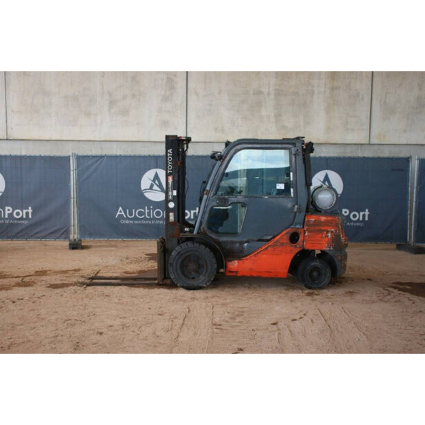 2017 Toyota 06686GF30-43519332