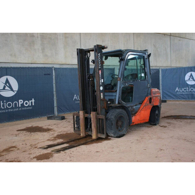 2017 Toyota 06686GF30-43519338