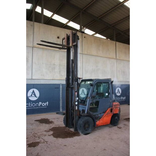 2017 Toyota 06686GF30-43519357