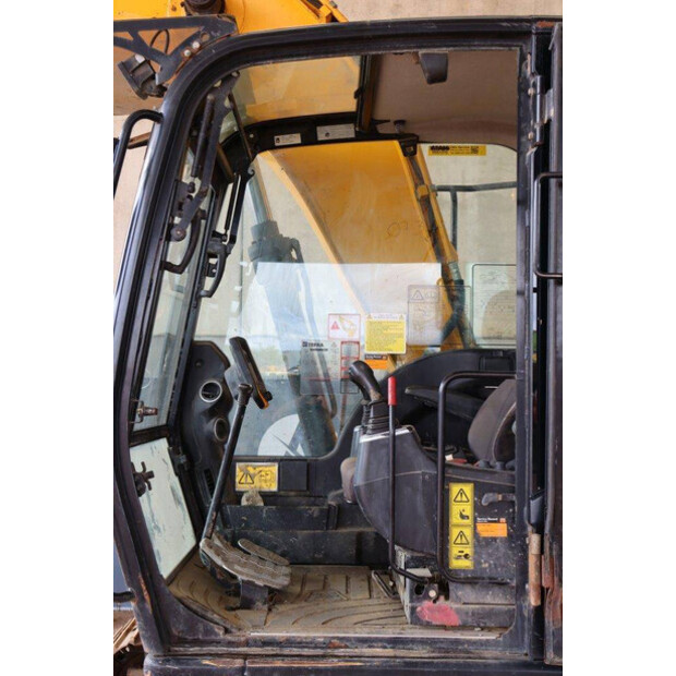 2016 JCB JS131LC-43519642