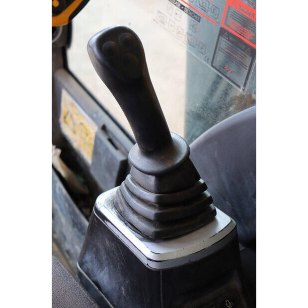 2016 JCB JS131LC-43519646