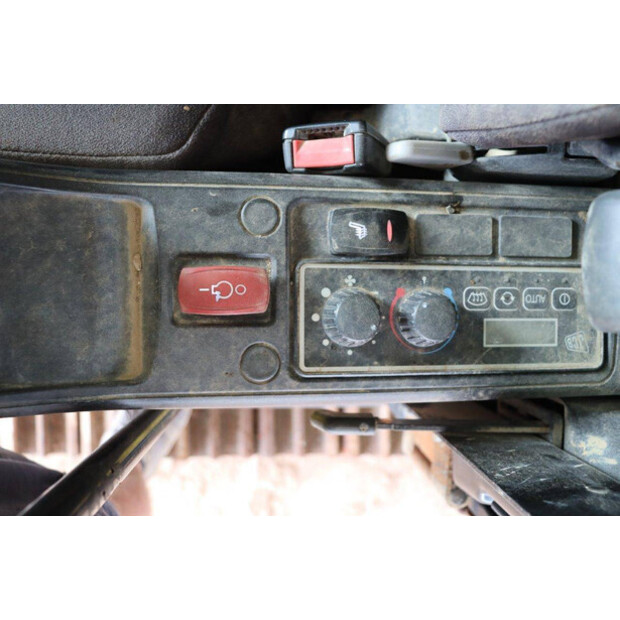 2016 JCB JS131LC-43519649