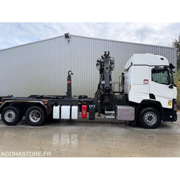 2016 رينو C-43548022