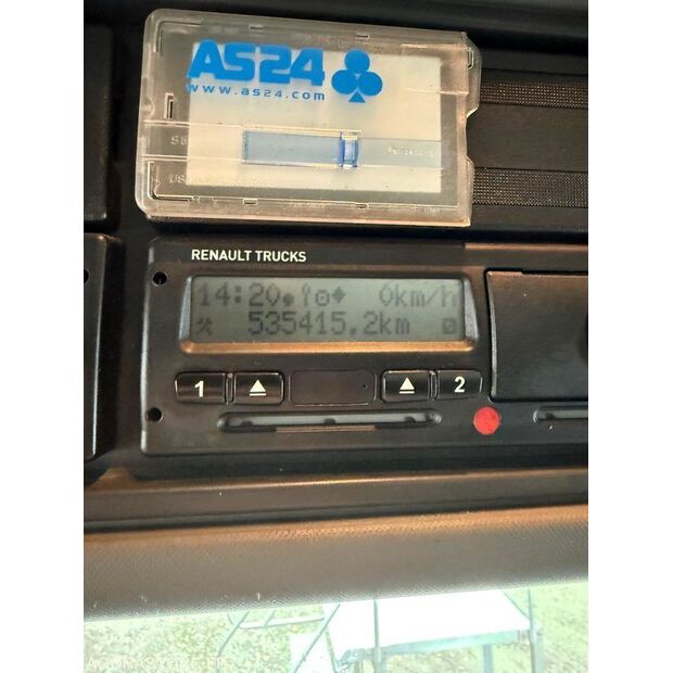 2016 رينو C-43548024