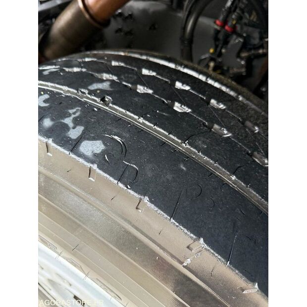 2016 رينو C-43548026