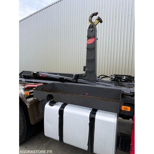 2016 رينو C-43548027