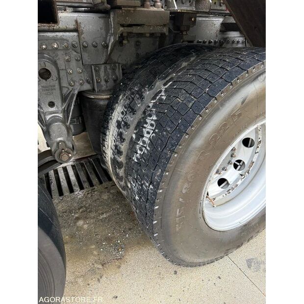 2016 رينو C-43548028