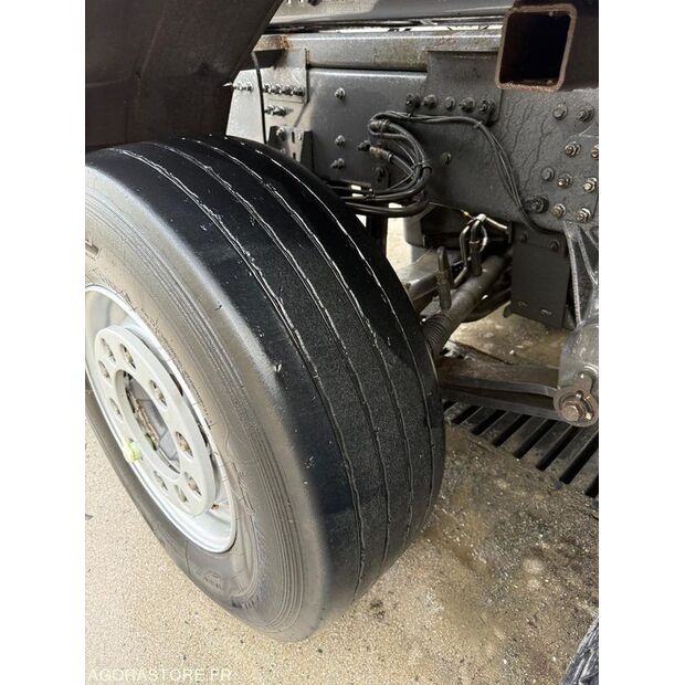 2016 رينو C-43548029