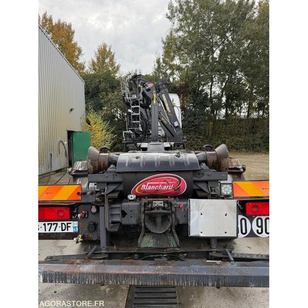 2016 رينو C-43548031