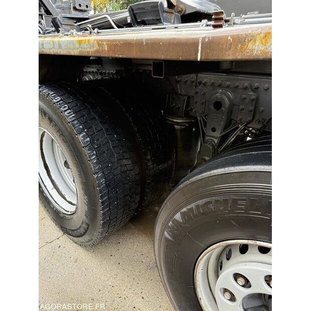 2016 رينو C-43548033