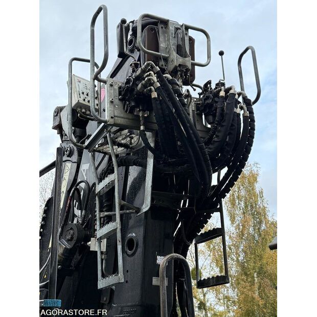 2016 رينو C-43548039