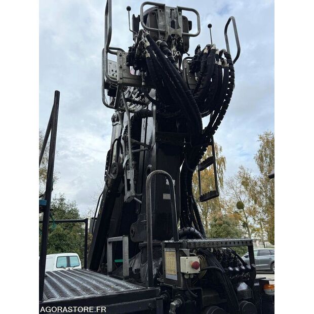 2016 رينو C-43548040