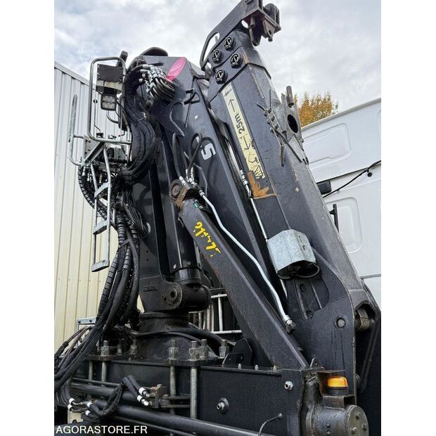 2016 رينو C-43548045