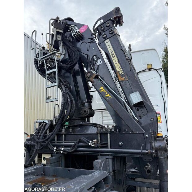 2016 رينو C-43548046