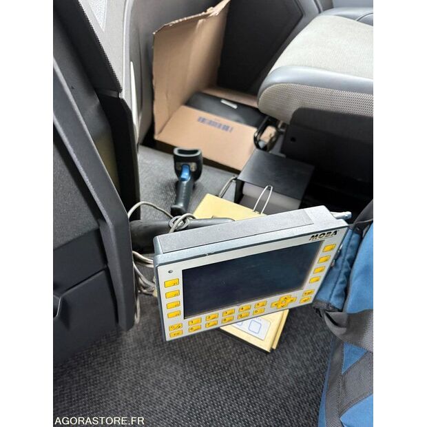 2016 رينو C-43548047