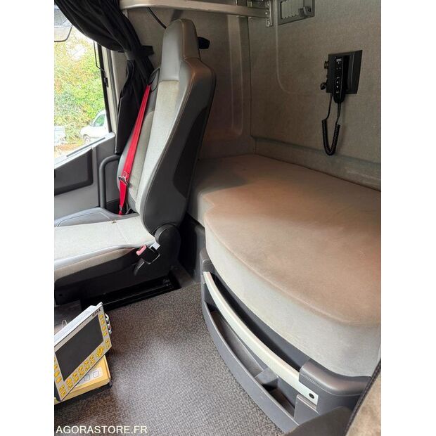 2016 رينو C-43548052