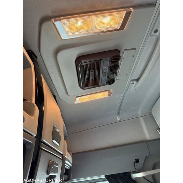 2016 رينو C-43548054