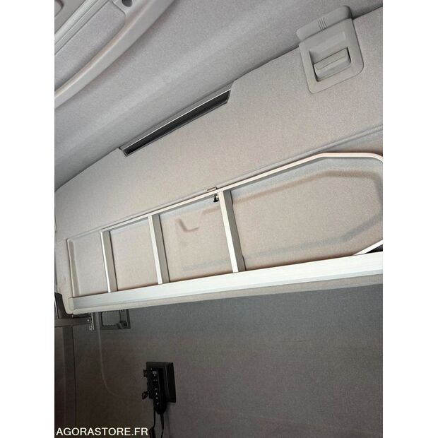 2016 رينو C-43548055