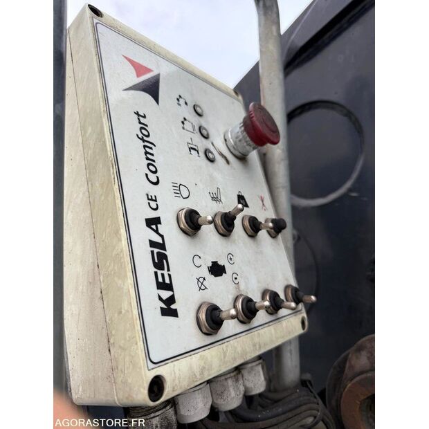 2016 رينو C-43548058