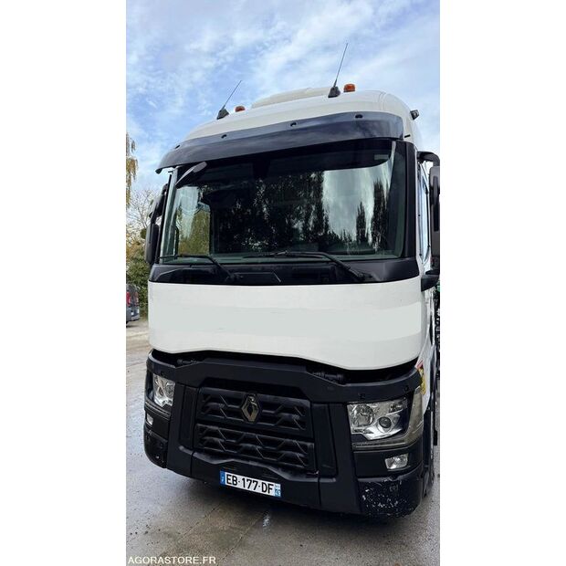 2016 رينو C-43548061