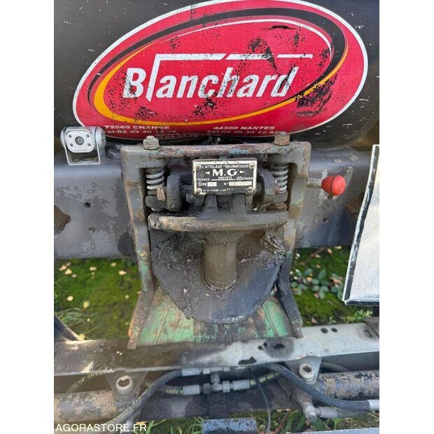 2016 رينو C-43548064