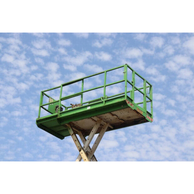 2000 Genie GS-2668 IC-43565307