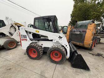 صورة ل لوادر صغيرة 2013 بوبكات S160