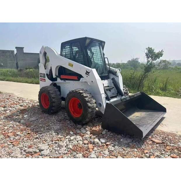 2018 BOBCAT S330-43581376