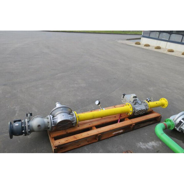 2007 جين باكر J420-43581674