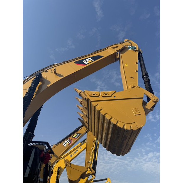 2024 Caterpillar 349D2L-43598317