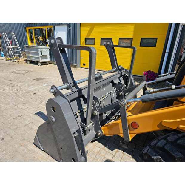 2025 CASE 570SV-43598506