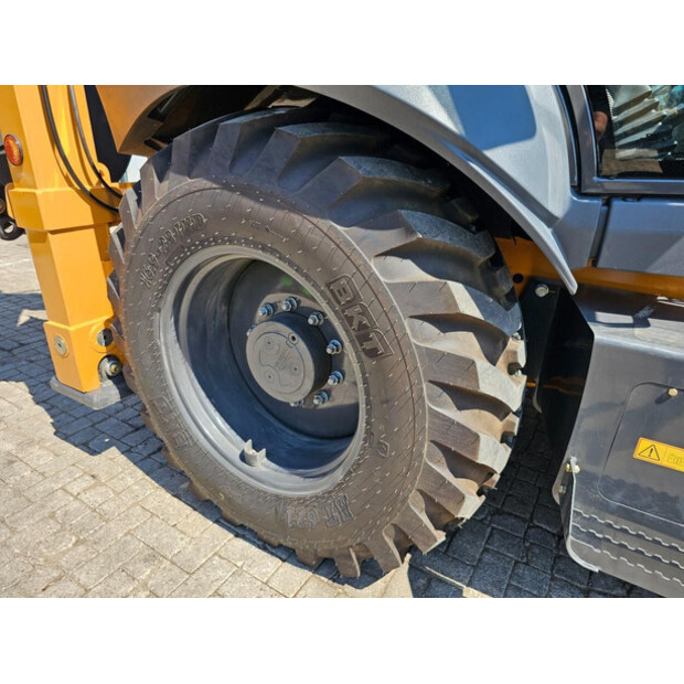 2025 CASE 570SV-43598519