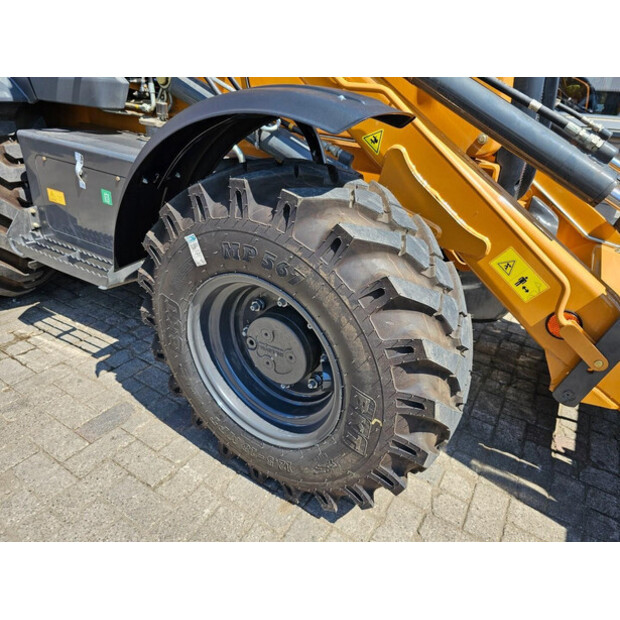 2025 CASE 570SV-43598520