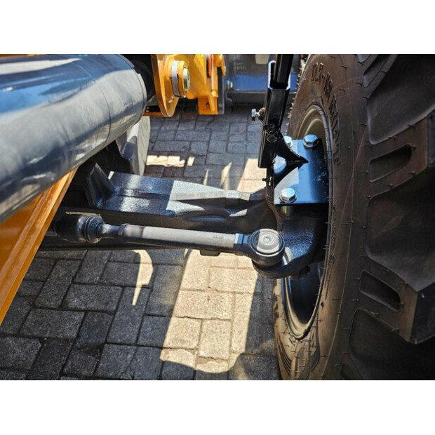 2025 CASE 570SV-43598618