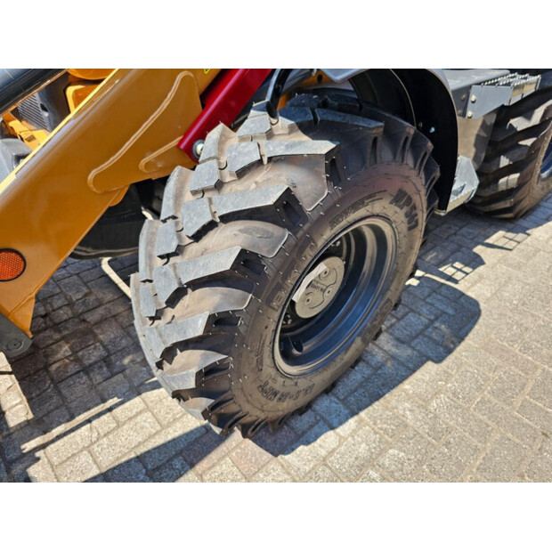 2025 CASE 570SV-43598624