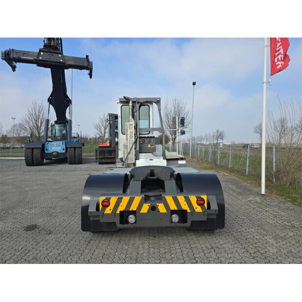 2024 Terberg YT220-43599355