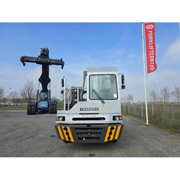 2024 Terberg YT220-43599359