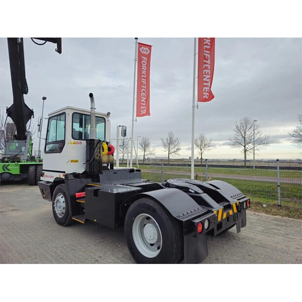 2024 Terberg YT220-43599439