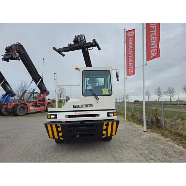 2024 Terberg YT220-43599441
