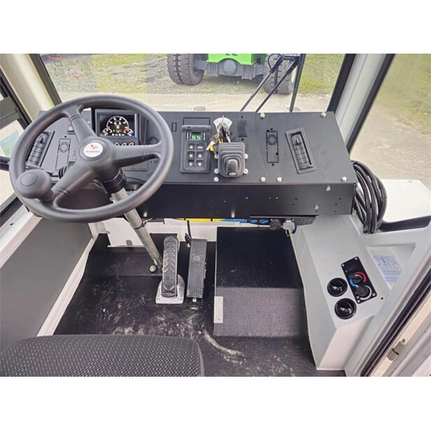 2024 Terberg YT220-43599442