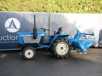 صورة ل تراكتورات زراعية لسكي TU1600