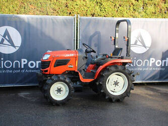 صورة ل تراكتورات زراعية كوبوتا JB16