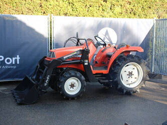 صورة ل تراكتورات زراعية كوبوتا X-20