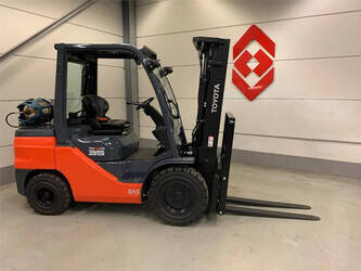 صورة ل رافعات شوكية 2023 تويوتا 02-8FGJF35