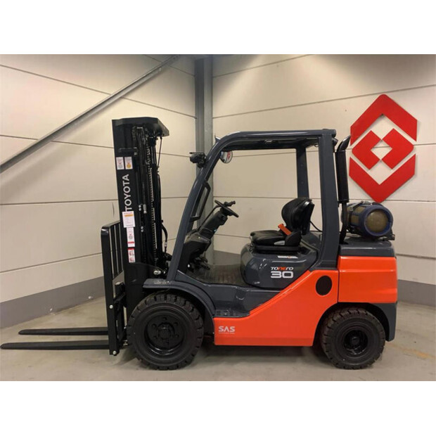 2023 تويوتا 02-8FGF30-43601081