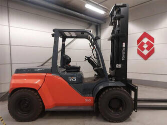 صورة ل رافعات شوكية 2023 تويوتا 8FD70F